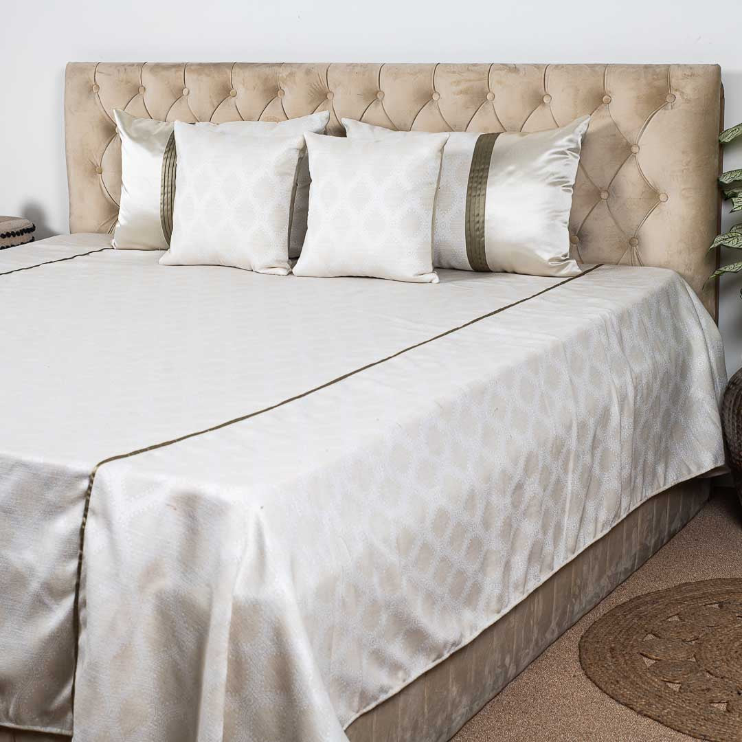 Jacquard Mix beige And Off White Bedcover Set
