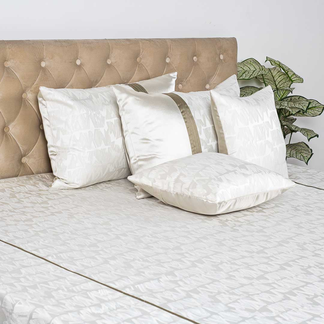 premium Silver Scribble Design Bedcover Set