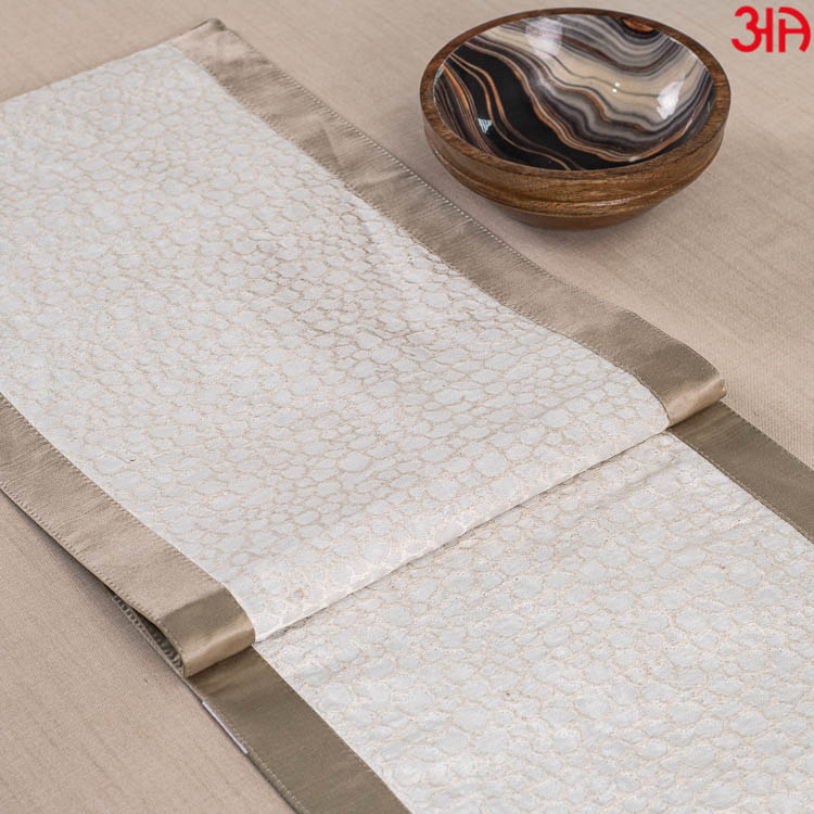White and Gold Net Design Cotton Jaquard Table Runner (13x36) Inch
