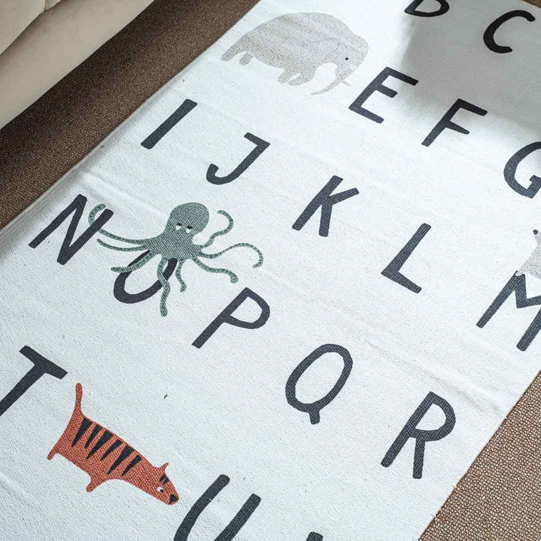 Premium White Rug Design Eight 74x144 cm