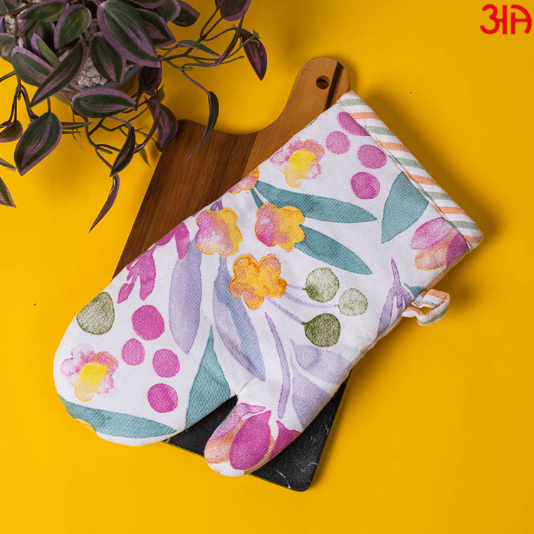Abstract Flowers Printed Cotton Microwave Gloves