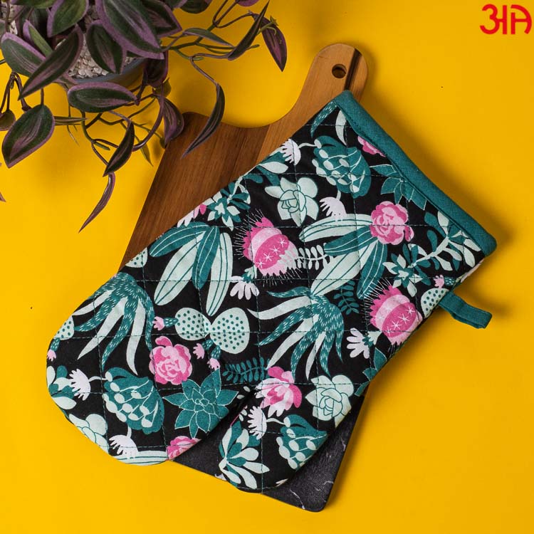 Jungle Trance Printed Cotton Microwave Gloves