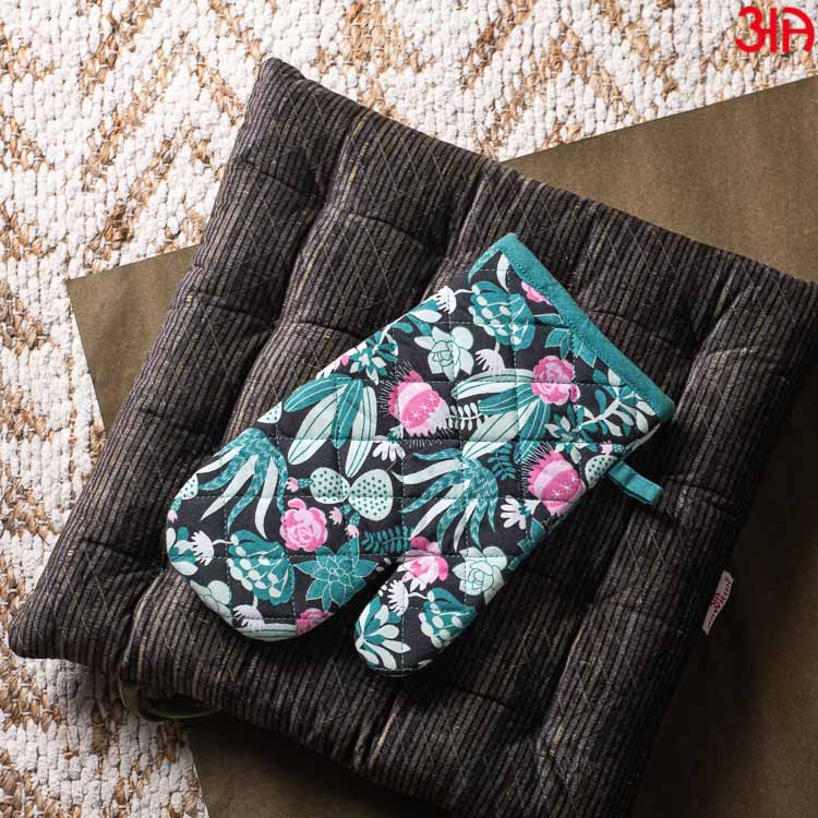Jungle Trance Printed Cotton Microwave Gloves