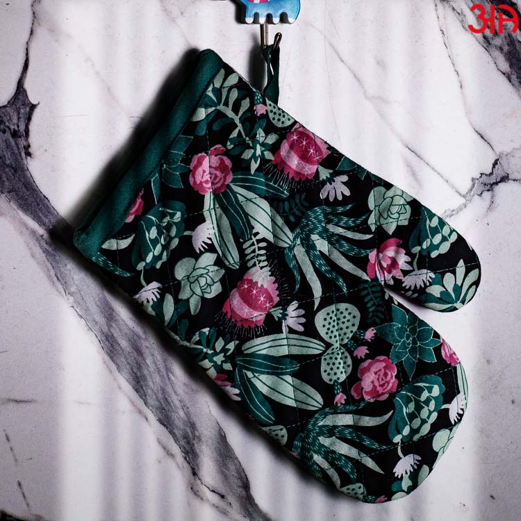 Jungle Trance Printed Cotton Microwave Gloves