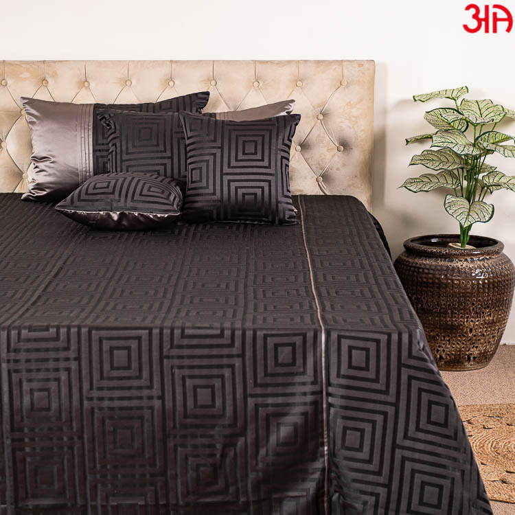 Black King Size (100x108)-Inch Bedcover Set (1+2+2)
