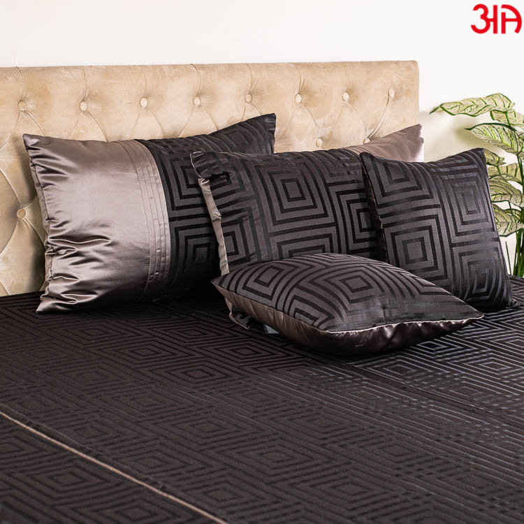 Black King Size (100x108)-Inch Bedcover Set (1+2+2)