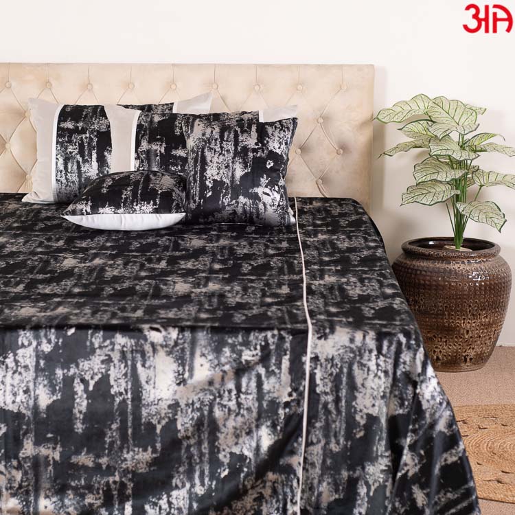 Black Designer King Size (100x108)-Inch Bedcover Set (1+2+2)