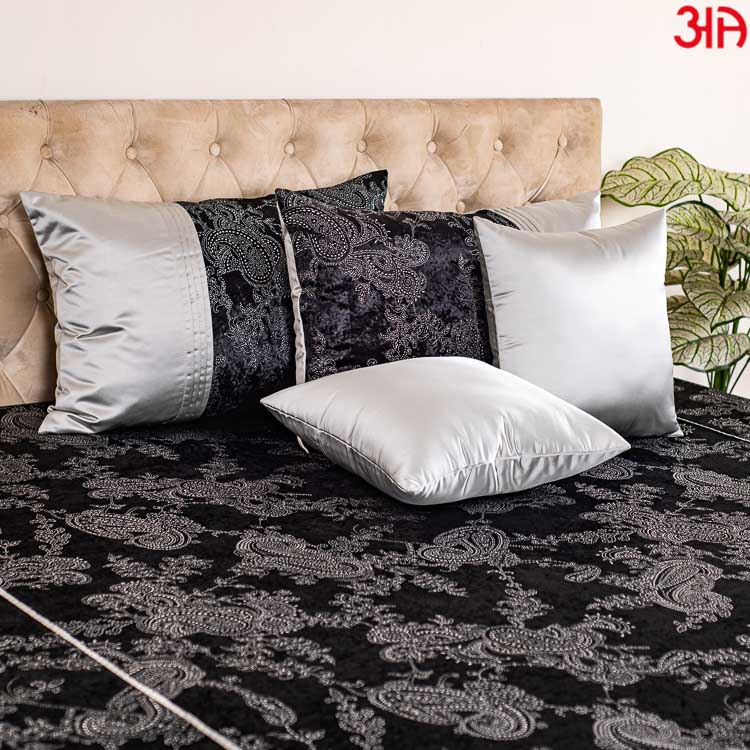 Black King Size (100x108)-Inch Bedcover Set in Pasley Design (1+2+2)