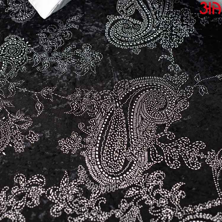 Black King Size (100x108)-Inch Bedcover Set in Pasley Design (1+2+2)