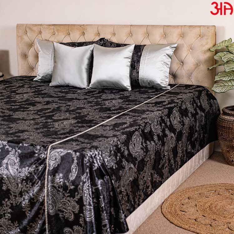 Black King Size (100x108)-Inch Bedcover Set in Pasley Design (1+2+2)