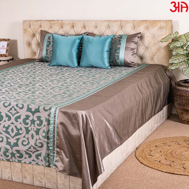 Turquoise and Silver Jacquard King-Size (100x108)-Inch Bedcover Set (1+2+2)