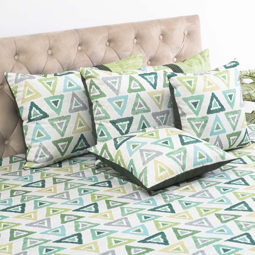 Premium Geometric Triangle Cotton Bedspread – 108×108″ | Design 4