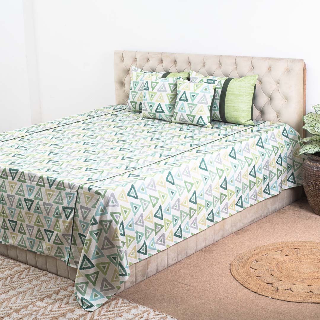 Premium Geometric Triangle Cotton Bedspread – 108×108″ | Design 4