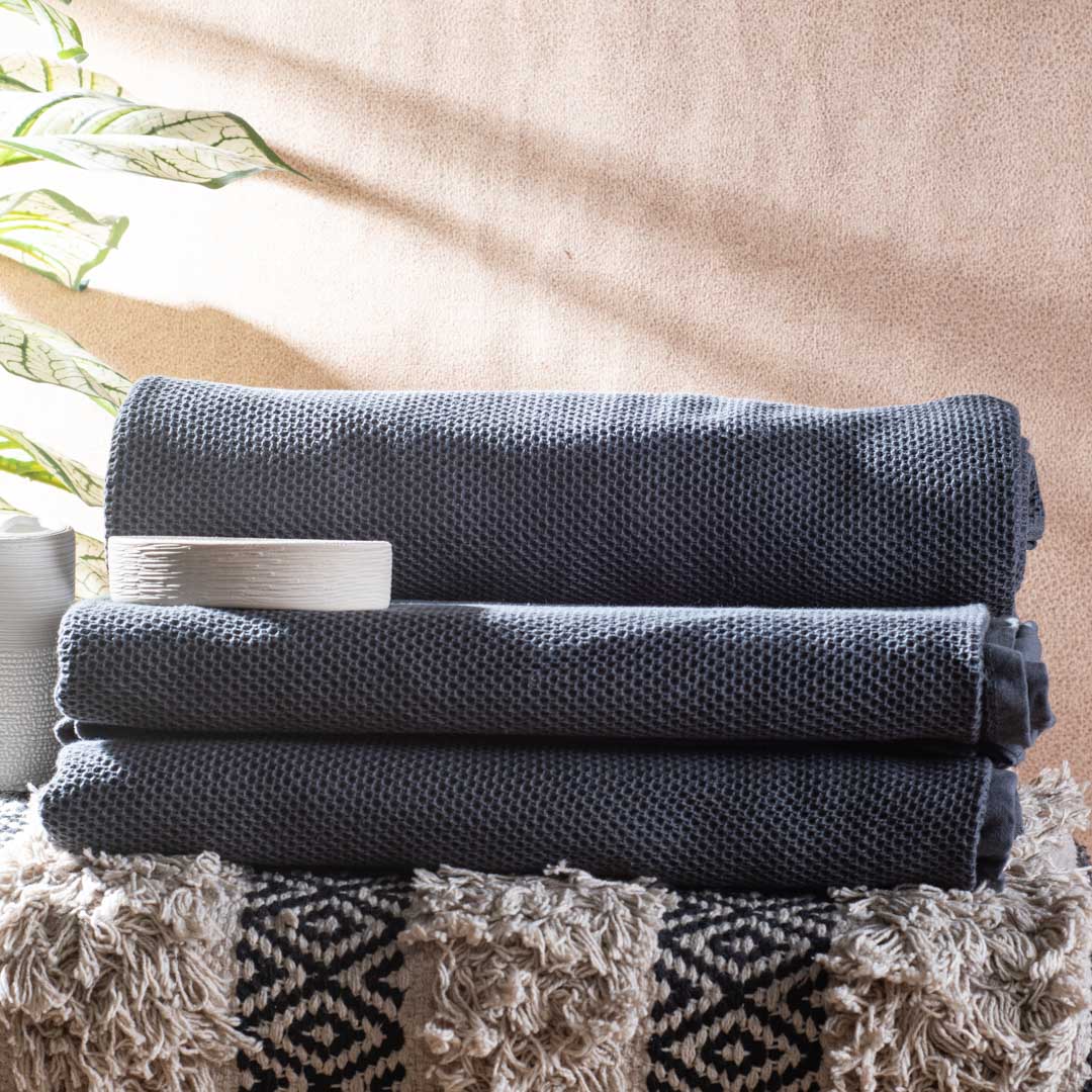 Deep Grey Textured Cotton Bath Towel – 76 × 163 cm