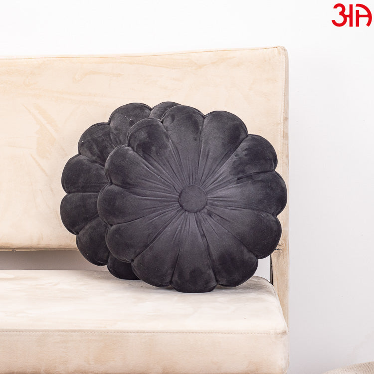 Petal Round Cushion With Filler
