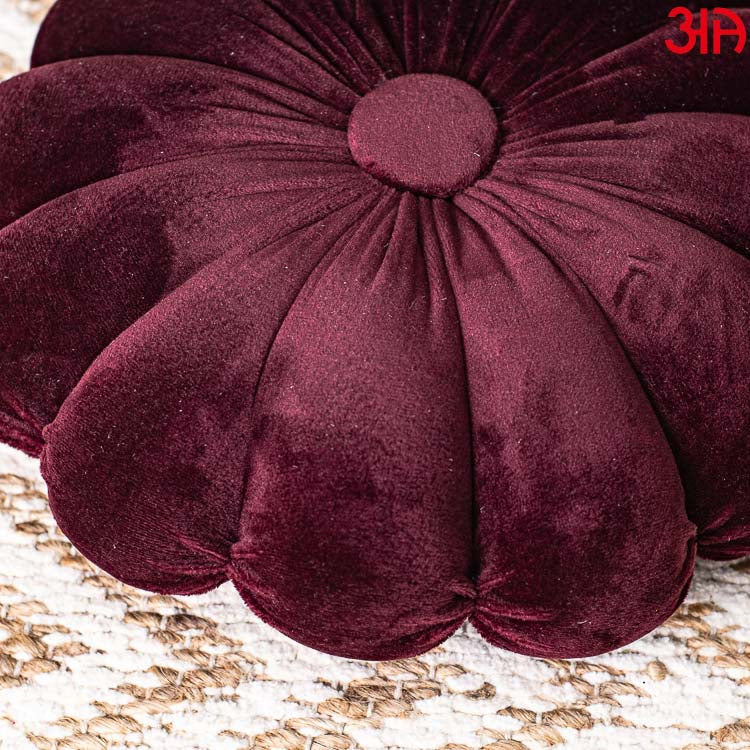 Petal Round Cushion With Filler