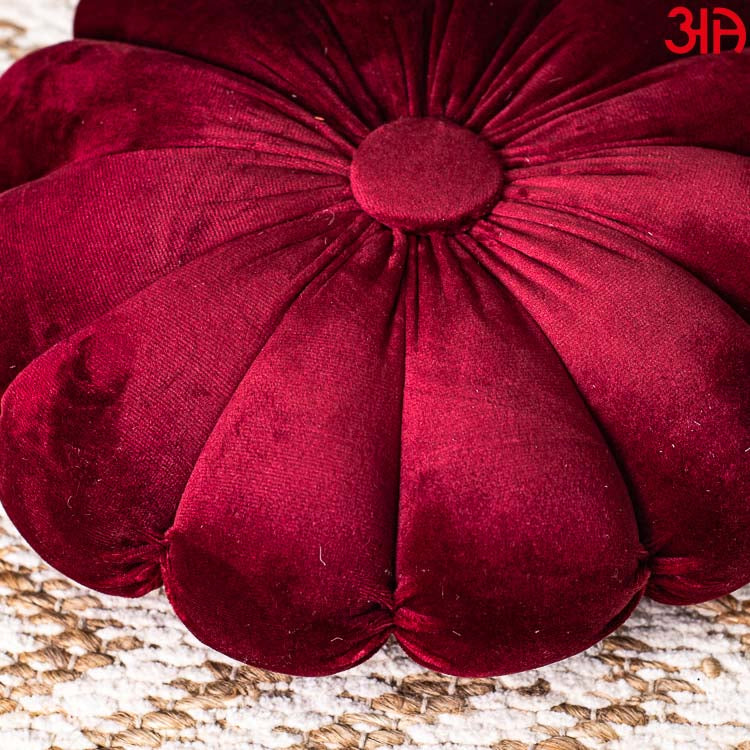 Petal Round Cushion With Filler
