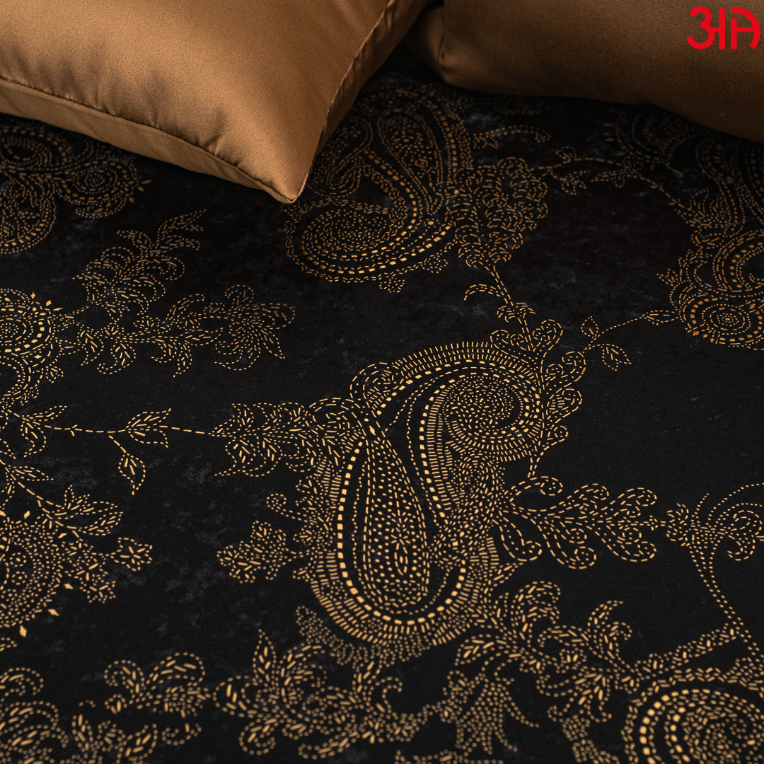 Discover Premium Velvet Paisley Leaf Design Bed Cover