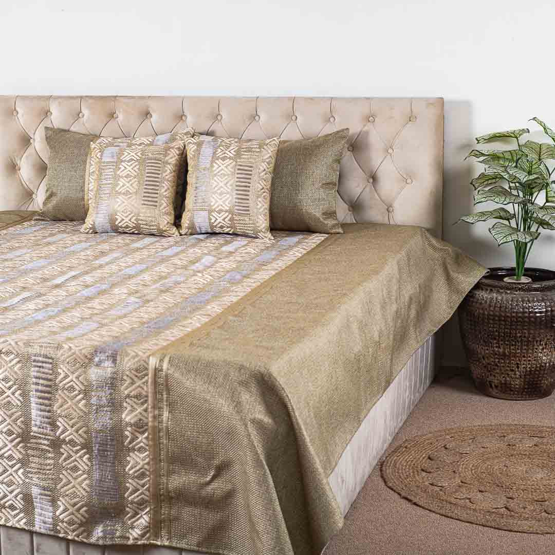 Abstract Design King Size (100x110)-Inch Jute Jaquard Bedcover Set (1+2+2)