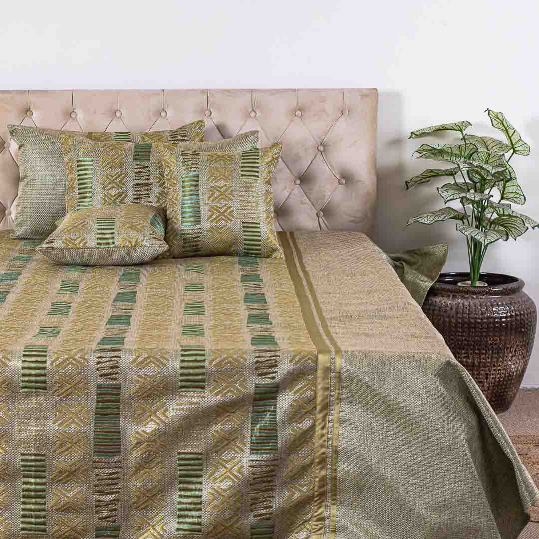 Abstract Design King Size (100x110)-Inch Jute Jaquard Bedcover Set (1+2+2)