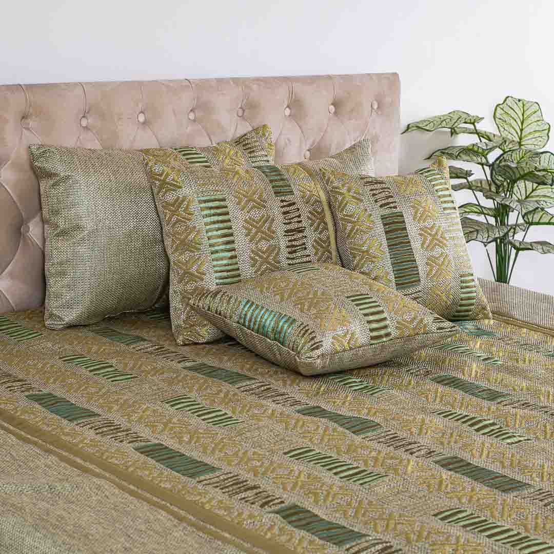 Abstract Design King Size (100x110)-Inch Jute Jaquard Bedcover Set (1+2+2)