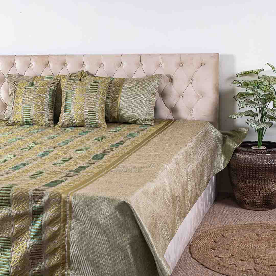Abstract Design King Size (100x110)-Inch Jute Jaquard Bedcover Set (1+2+2)