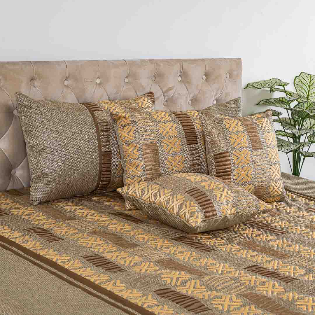Abstract Design King Size (100x110)-Inch Jute Jaquard Bedcover Set (1+2+2)