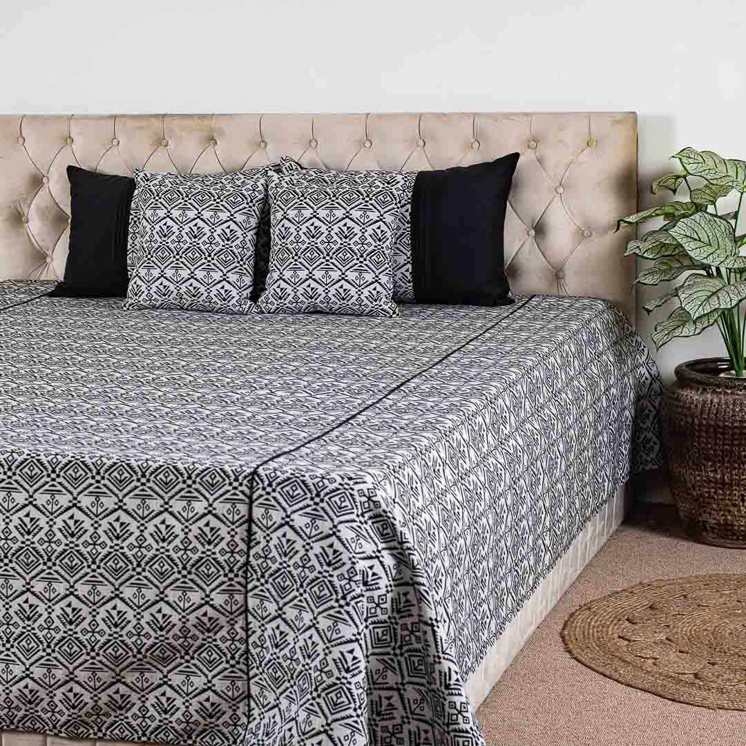 Black And Grey Geometric Design Printed King Size (100x108)Inch Bedcover Set (1+2+2)