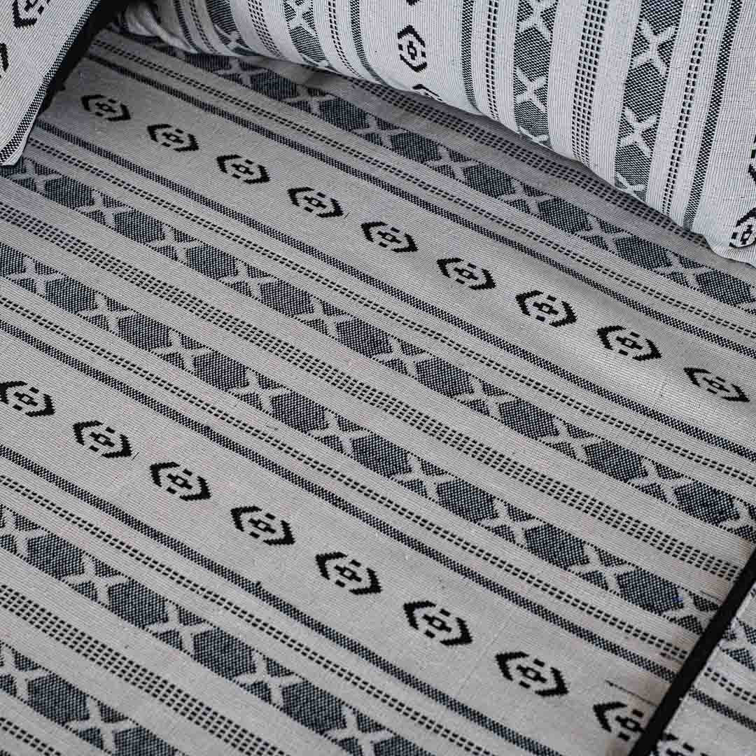 XOXO Printed Mix King Size (100x108) Inch Bedcover Set (1+2+2)