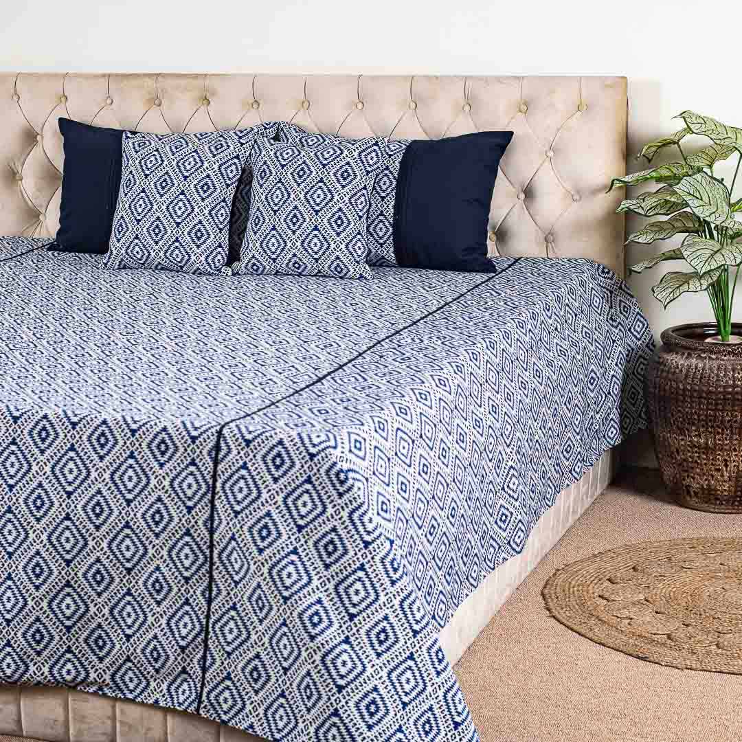 Blue And White Geometric Design Printed King Size (100x108)Inch Bedcover Set (1+2+2)