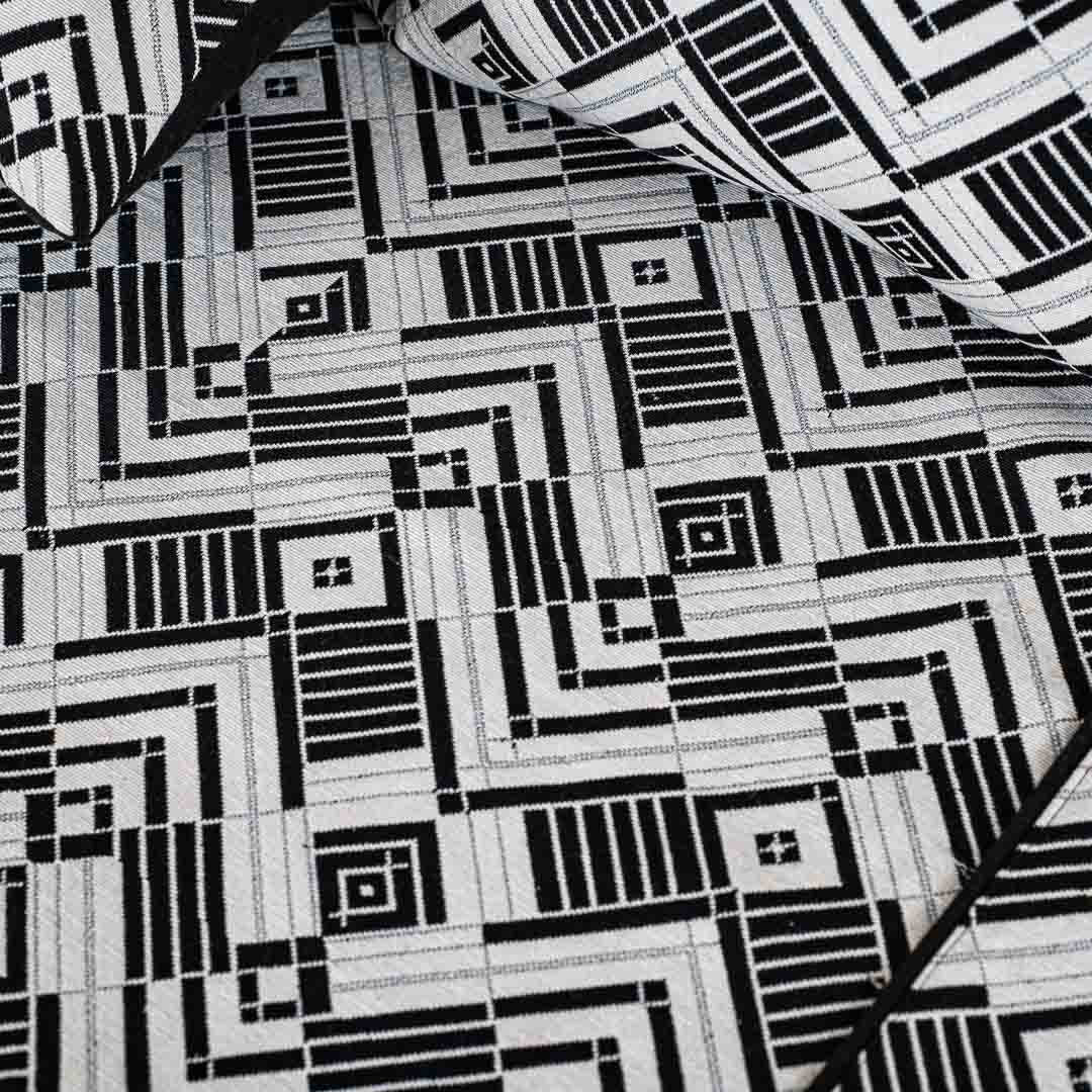 Black And White Abstract Design Printed King Size (100x108)Inch Bedcover Set (1+2+2)