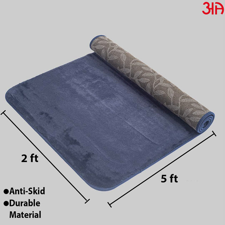 grey 5 feet long carpet