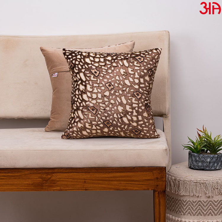 leopard skin brown cushions2