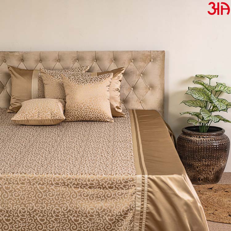 jacquard mix golden bed cover 