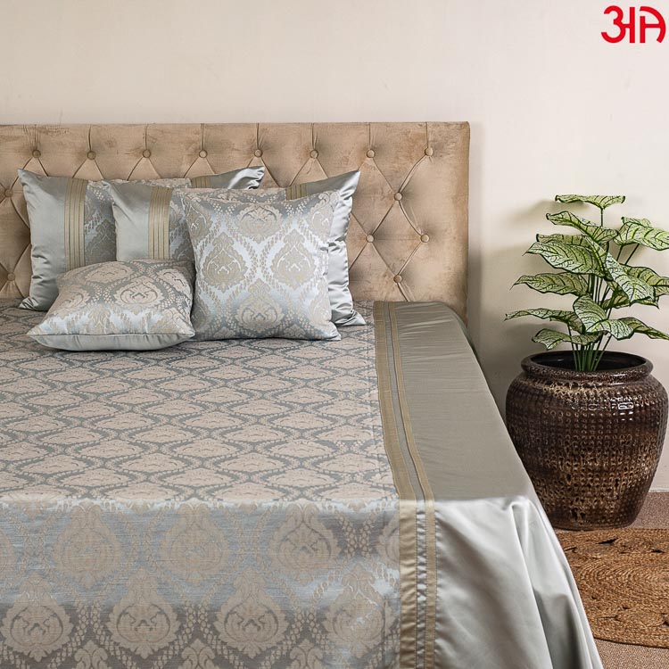 jacquard mix light grey bed cover 
