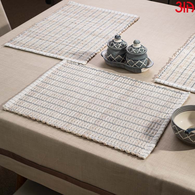 ivory handloom table mat
