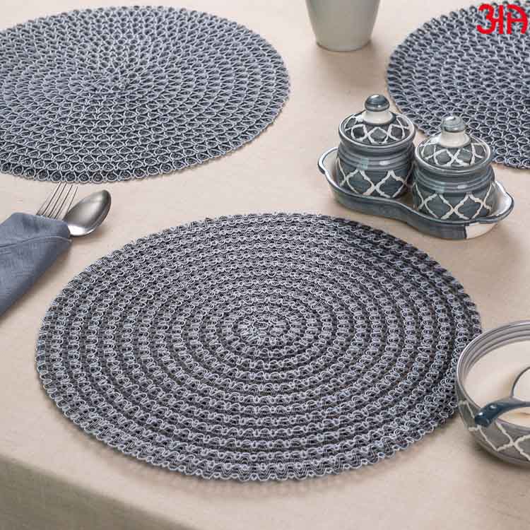 grey round table mat