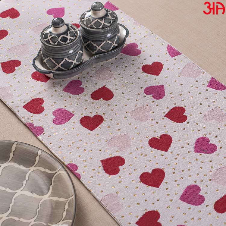 red pink heart table runner2