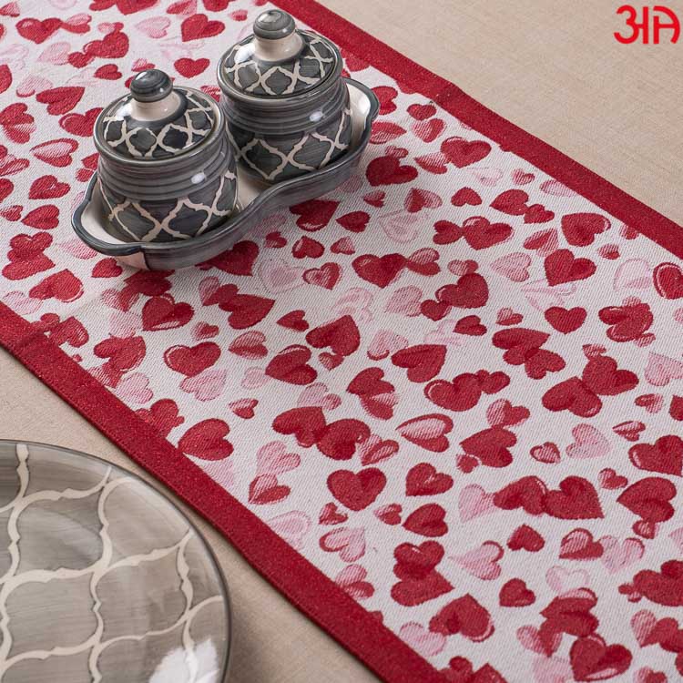 red heart table runner2