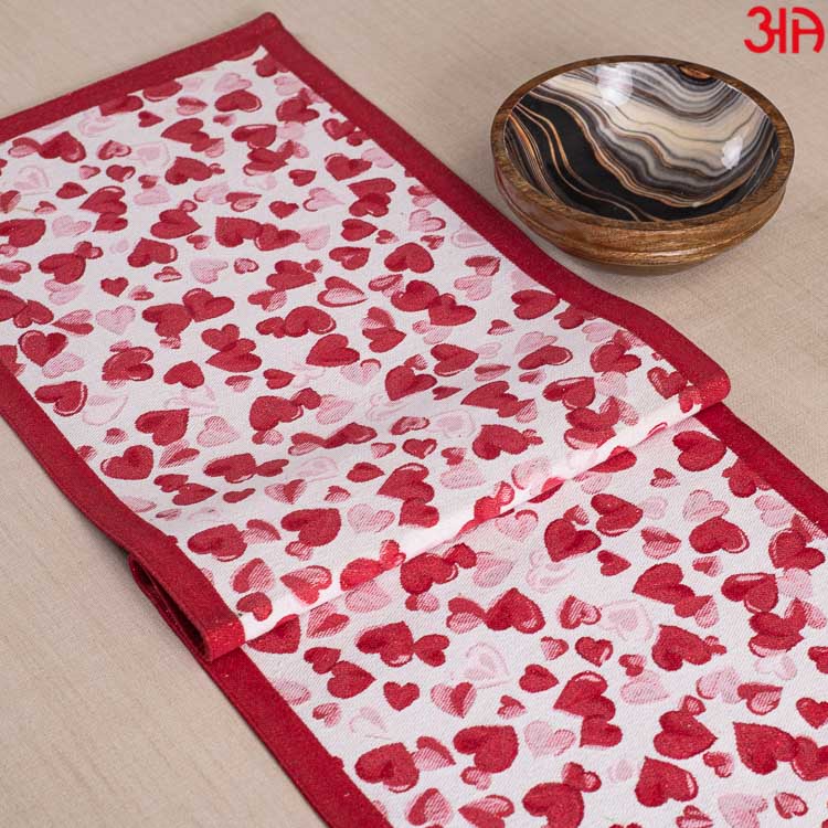 red heart table runner3