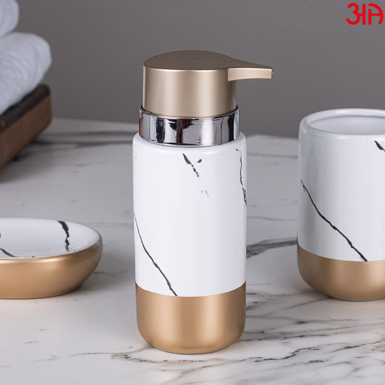 white marble bathroom set2