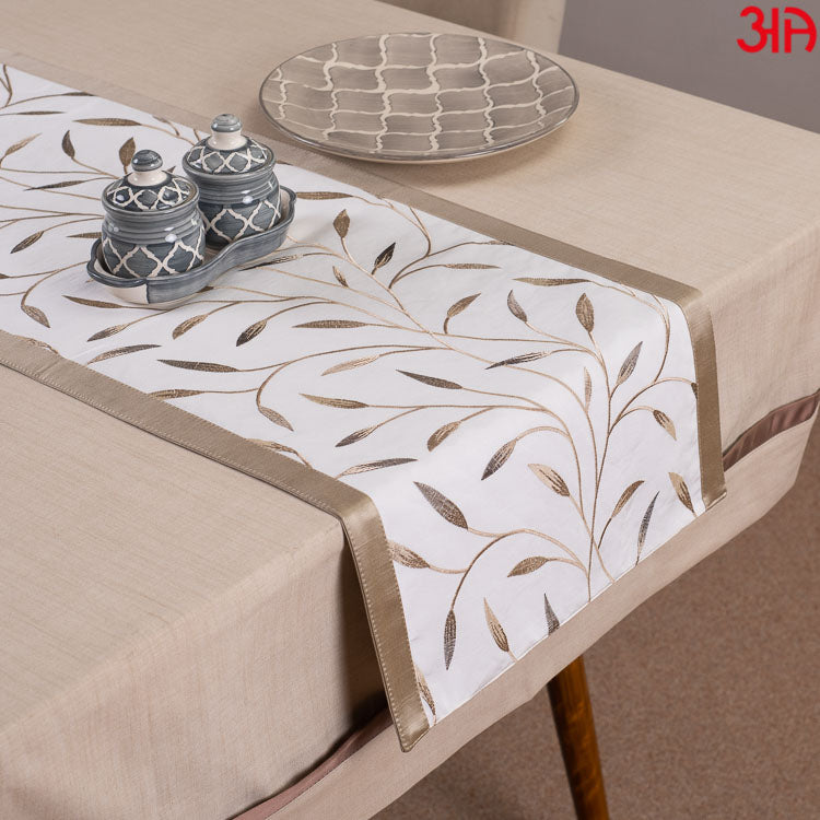 Golden Wheat Geometric Pattern Bed Table Runner (16x84) Inch