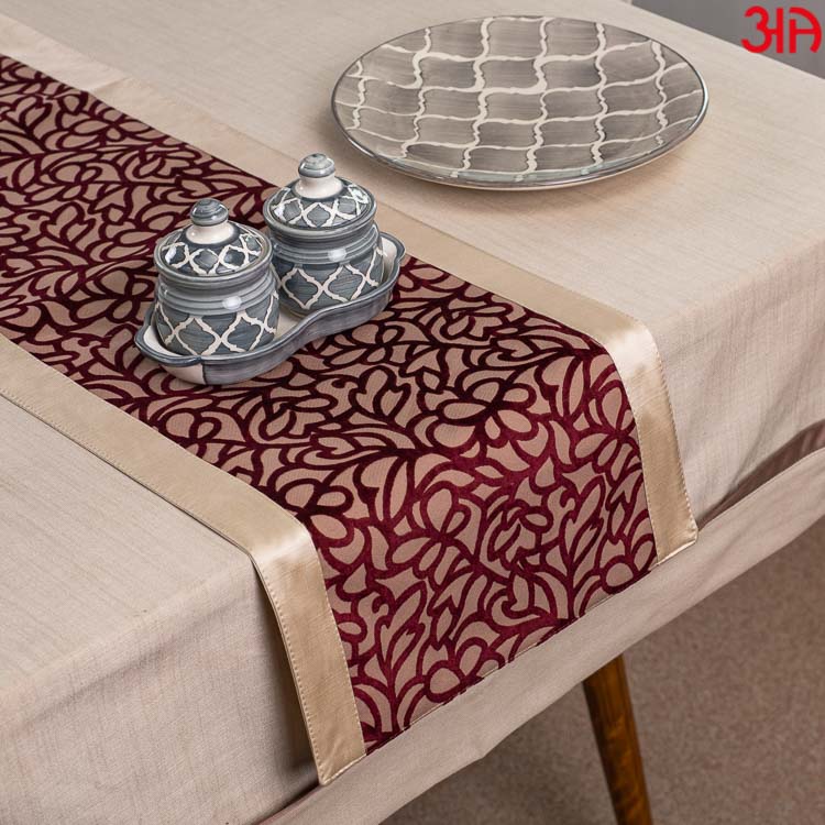 Red and Gold Cotton Jaquard Table Runner (13x36) Inch