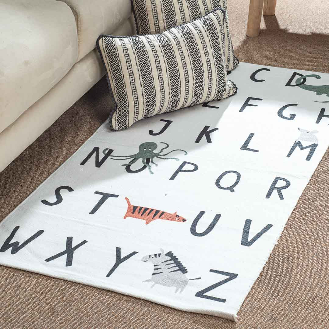 Premium White Rug Design Eight 74x144 cm