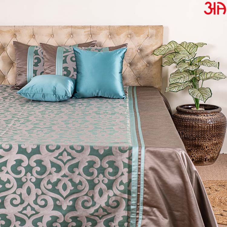 Turquoise and Silver Jacquard King-Size (100x108)-Inch Bedcover Set (1+2+2)