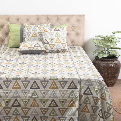 Premium Geometric Triangle Cotton Bedspread – 108×108″ | Design 3