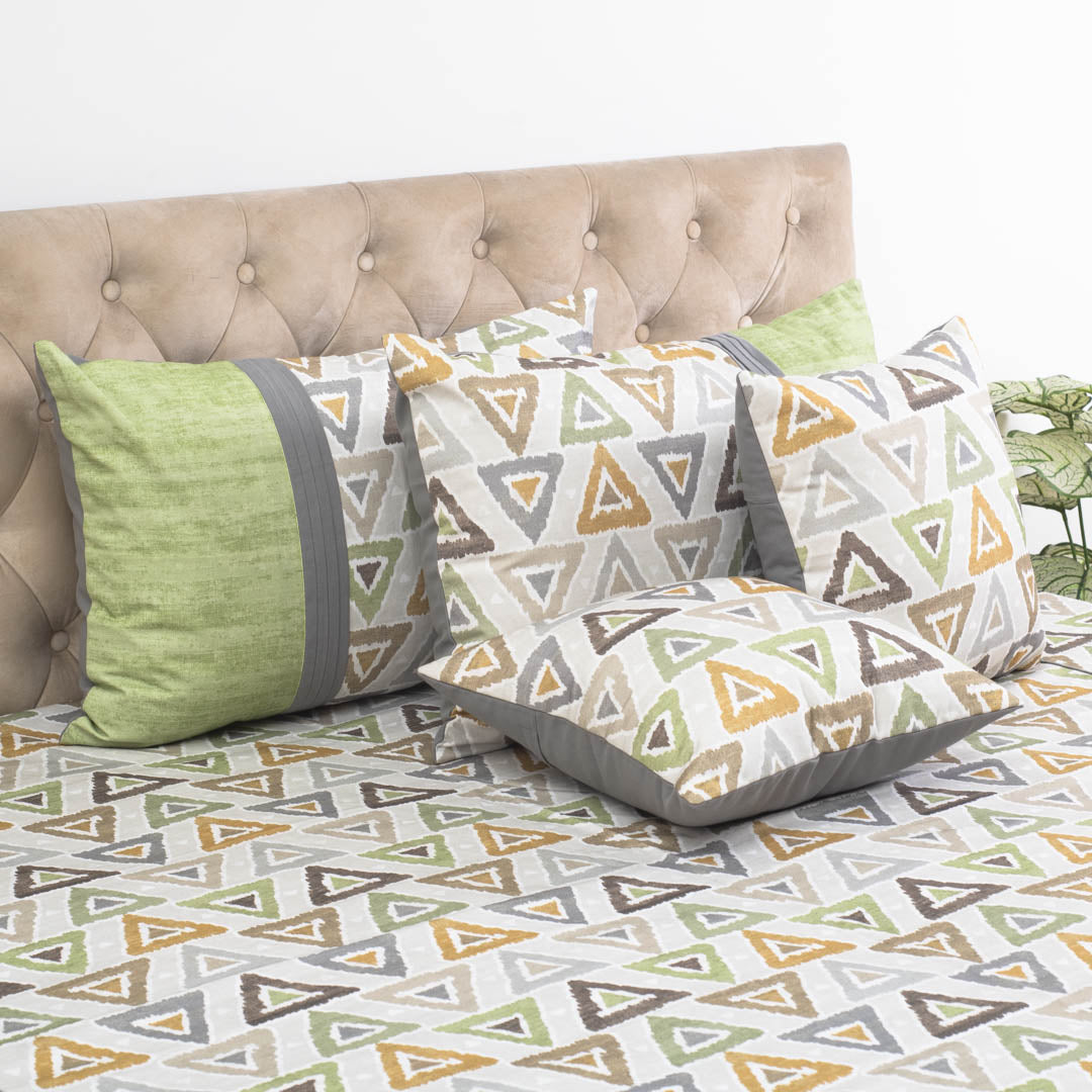 Premium Geometric Triangle Cotton Bedspread – 108×108″ | Design 3