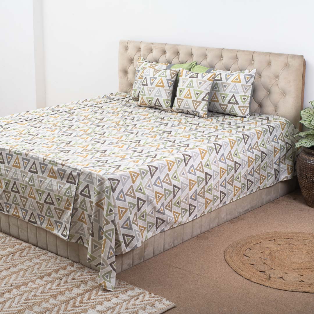 Premium Geometric Triangle Cotton Bedspread – 108×108″ | Design 3