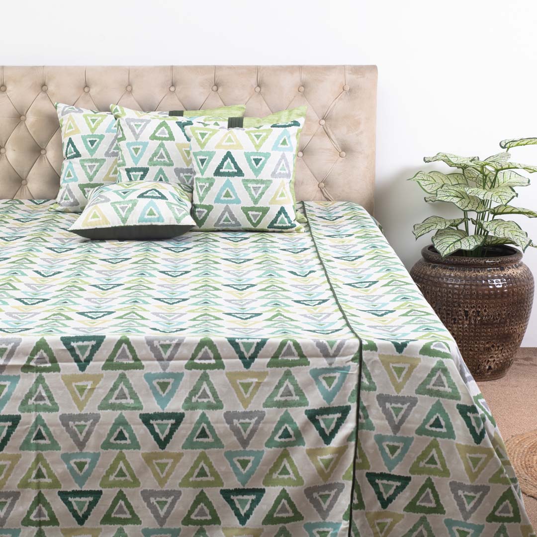 Premium Geometric Triangle Cotton Bedspread – 108×108″ | Design 4