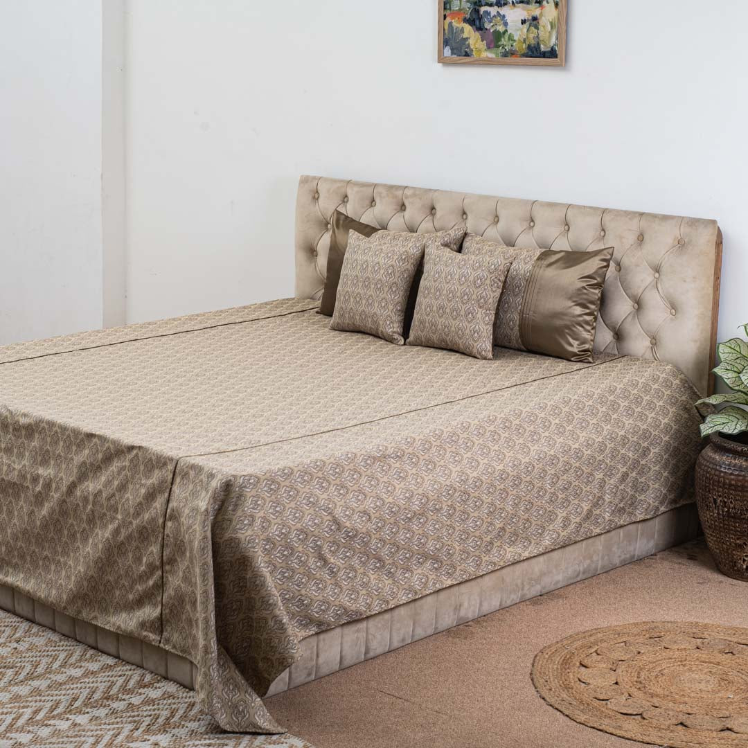 Elegant Taupe Beige Jacquard Luxury Bedcover – 100×108″| Design 2